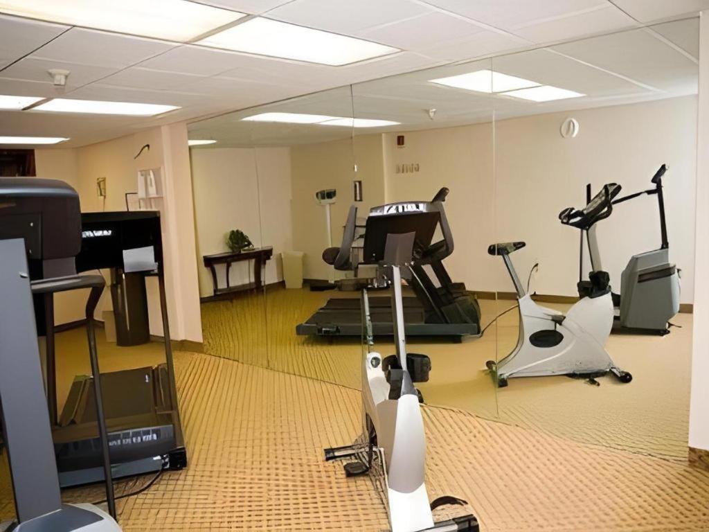 Garden Plaza Hotel Saddle Brook Exterior foto
